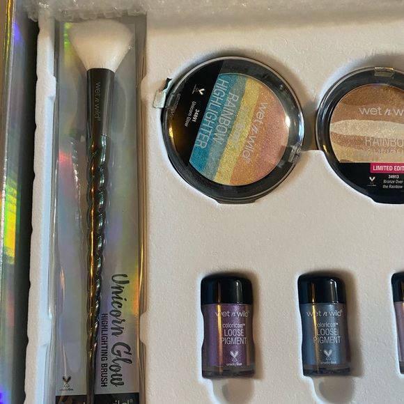 Wet N Wild Unicorn Glow Boxed Set - Picture 7 of 8